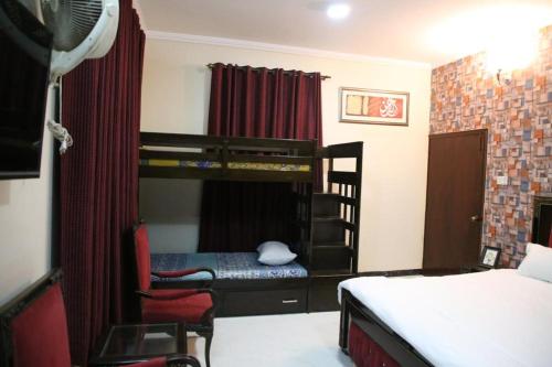 6 Bedroom Villa DHA Lahore - image 6