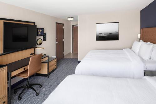 Courtyard by Marriott Portland Downtown/Waterfront - image 6