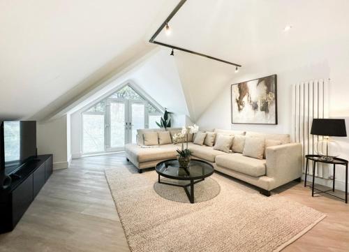 2 Bedroomed apt by Sefton Park and Spire Hospital, Liverpool (photo 8)