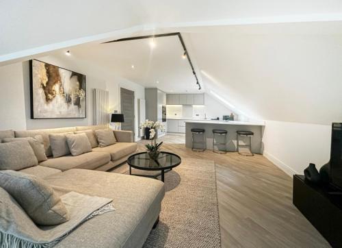 2 Bedroomed apt by Sefton Park and Spire Hospital, Liverpool (photo 10)