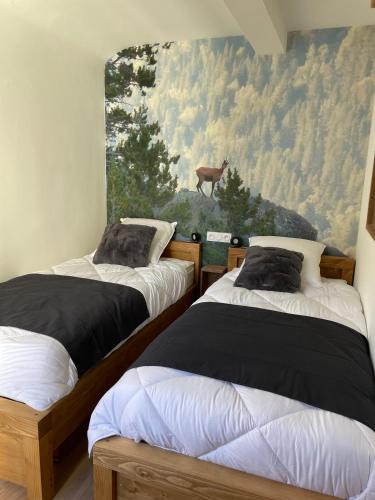2 twin beds, 1 sofa bed