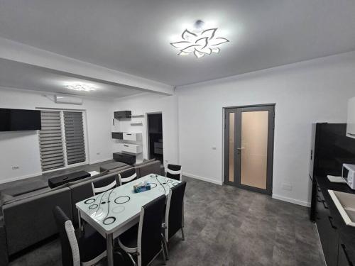 Comfy & Cozy Apartament 2, Rădăuţi (Foto 6)