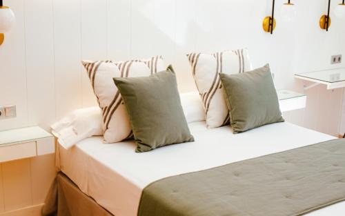 Hotel Oasis - image 7