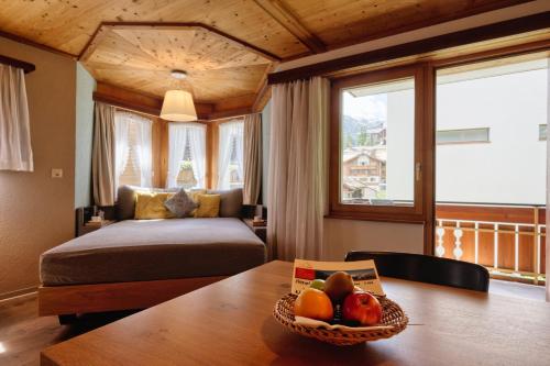 room detail thumbnail 1