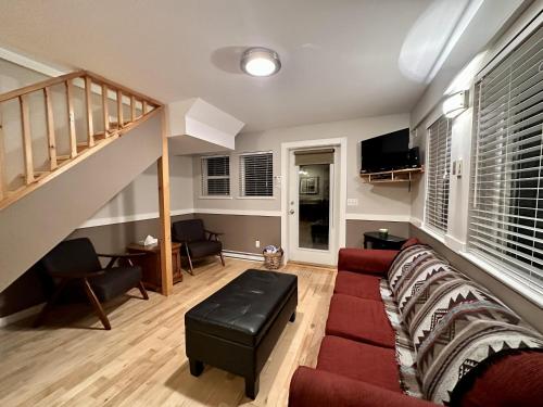 Cozy 2 Bedroom Waterfront Cottage With Hot Tub! in Ucluelet, Canada