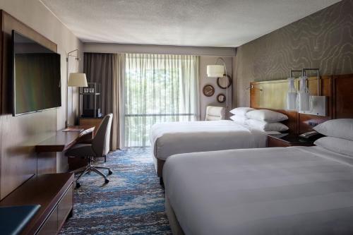 Guest room with two Queen beds, River view and Balcony