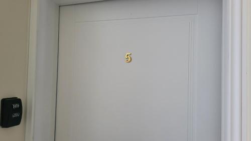 VIENNA Premium Apartments - self check-in - Tap to explore photos