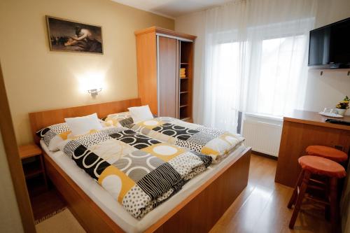 1 queen bed