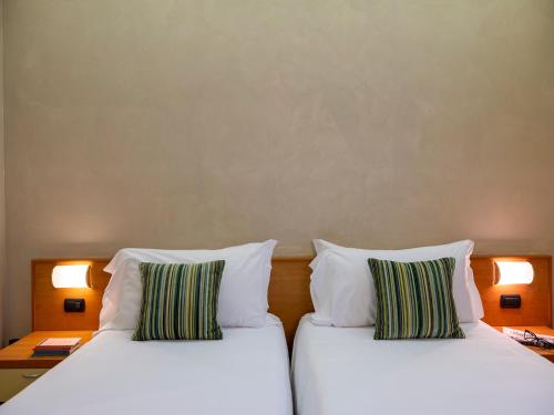 Hotel Embassy in Pero