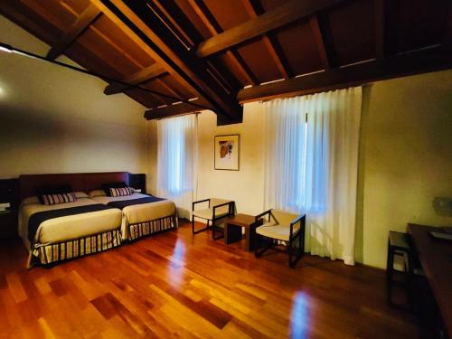 2 twin beds