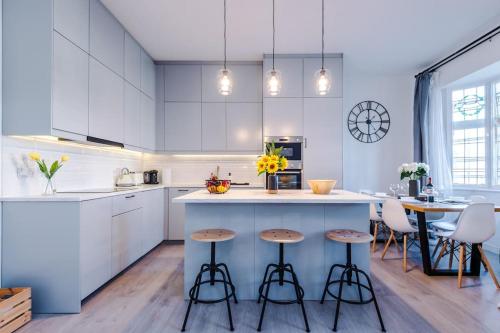 New! Stylish City-Centre Flat w/parking, Sleeps 4!, Birmingham (photo 7)