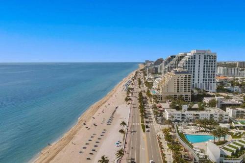 Vistamar Waterfront Beach Abode -Walk to the Beach