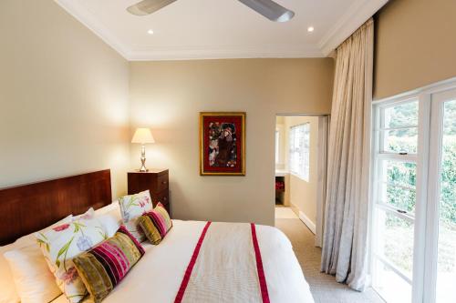 Three-Bedroom Holiday Home - Boulders Cottage