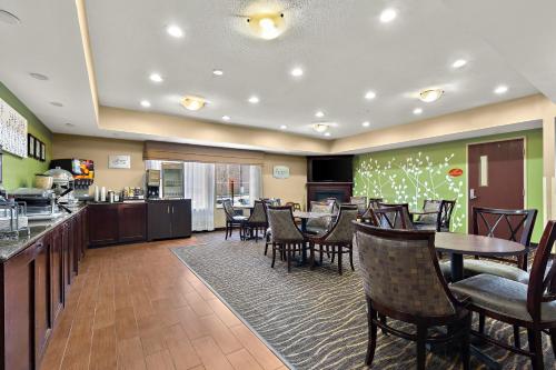 Ēdiens un dzērieni, Sleep Inn & Suites near Joint Base Andrews-Washington Area in Meadows (MD)