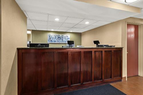 Sleep Inn & Suites near Joint Base Andrews-Washington Area - image 11