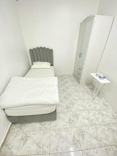 Single bed hosted by dinar apartments