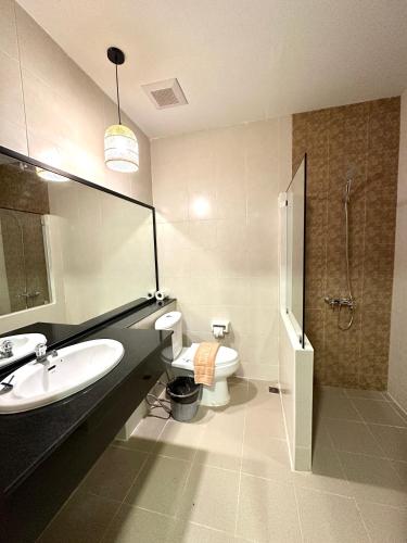 One-Bedroom Apartment image 9