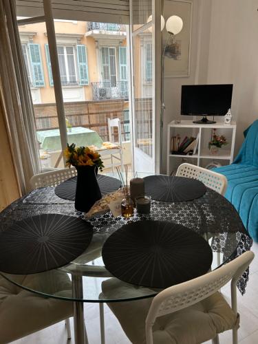 Studio lumineux avec balcon à proximité de la mer, Nice (photo 2)