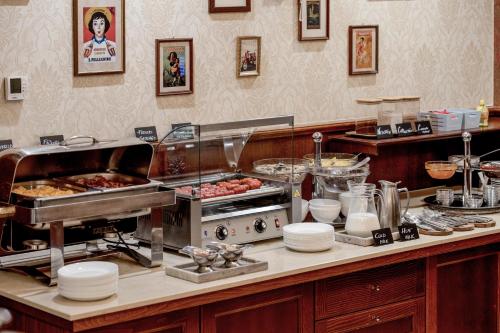 Gold Hotel & Apartments - image 12