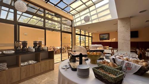 อาหารและเครื่องดื่ม, โรงแรมอเวนิดา ปรายา (Hotel Avenida Praia) in ปอติเมา