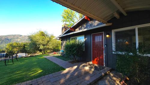 Rustic Yosemite Cottage-King Suite-Mountain Views