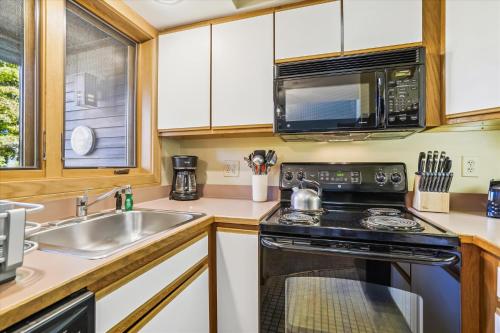Cozy Two bedroom two bathroom with Access to sport center Highridge Condo J11 in Killington, USA