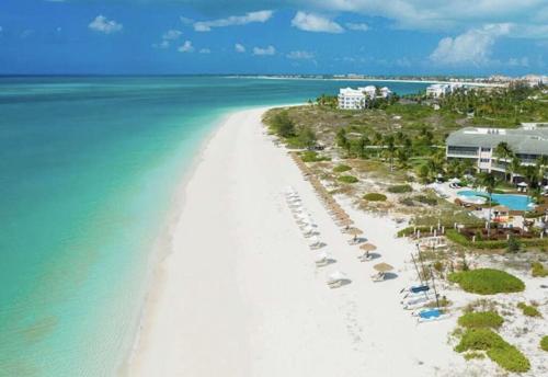 해변, Private Poolside, Loft-Like Condo with Panoramic Grace Bay Views, Walk to Beach, Restaurants, & Turt in 프로비덴시알스