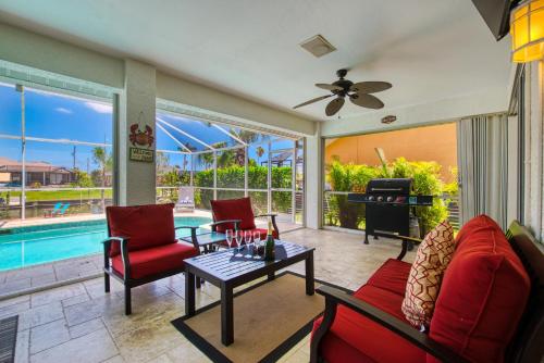 VILLA OLINDA - 3 BEDS - 2 BATHS - 6 GUESTS - GULF ACCESS & POOL - INCL. 10% OFF BOAT RENTAL - image 2