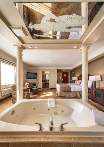 room detail thumbnail 2