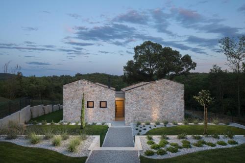 Villa Ulmus near Motovun for 6 people with heated pool & jacuzzi