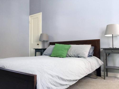 Cozy Apt in Walkable Area Downtown with Parking in Cincinnati, USA