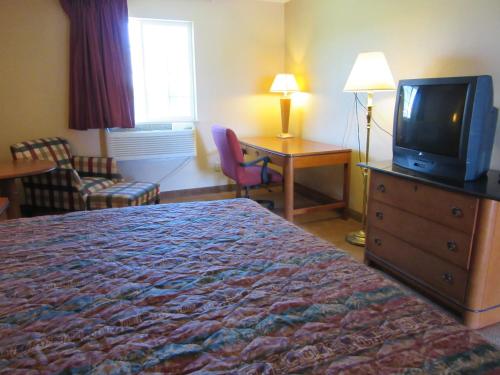 Bella Vista Inn and Suites - image 2