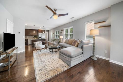 Stylish 2BR near City Center - OTR, UC, Zoo in Cincinnati, USA