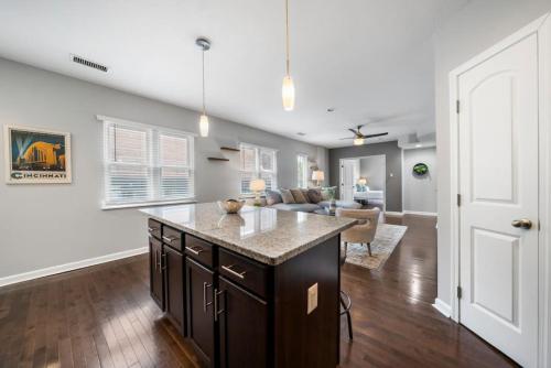 Stylish 2BR near City Center - OTR, UC, Zoo in Cincinnati, USA