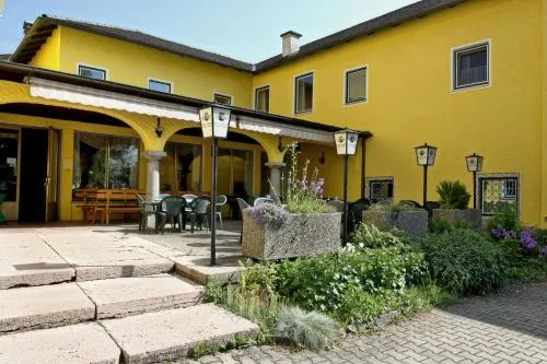Stiftsgasthof Hochburg in Hochburg-Ach, Österreich