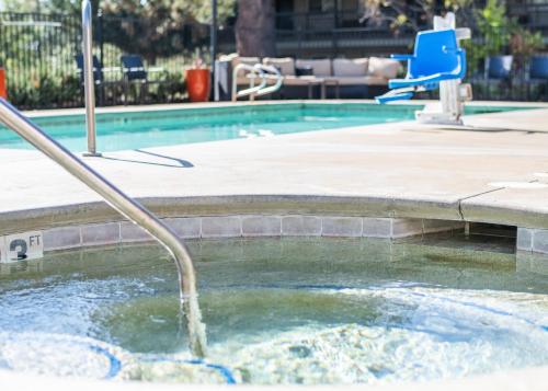 Jacuzzi, Buck Meadows Lodge in Groveland (CA)
