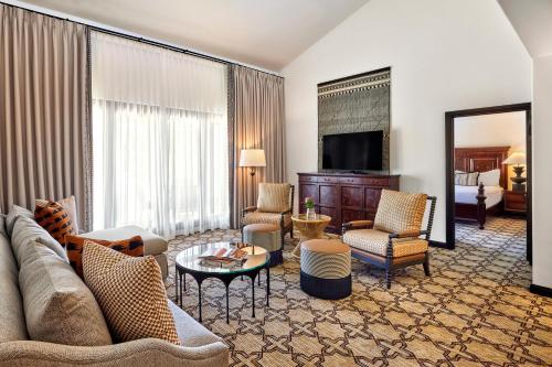 Omni Scottsdale Resort & Spa at Montelucia Room Type - Camelback View Suite - 1 King Bed