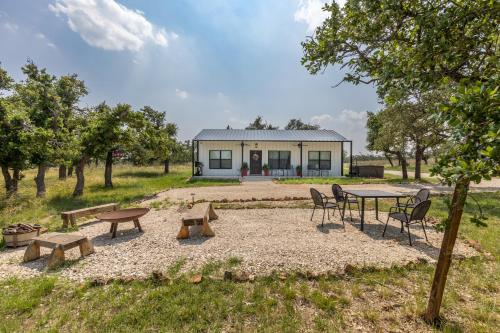 La Casita: Hot-tub & Firepit, 15 min to Fred!