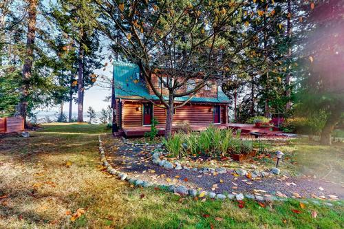 Emerald Sea View Cabin - Oak Harbor