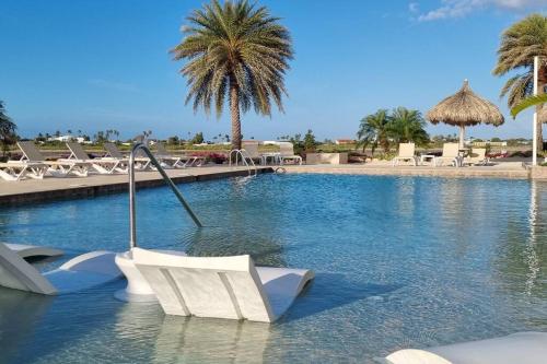 3 minutes from best beaches in Aruba! Luxury Tropical Townhouse at Gold Coast Aruba