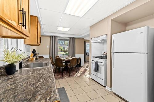 Cozy 3BR Home Friendly City of Hazel Park in Hazel Park