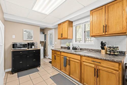 Cozy 3BR Home Friendly City of Hazel Park in Hazel Park