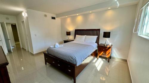 Sunny Isles, beach life! Parking included detail