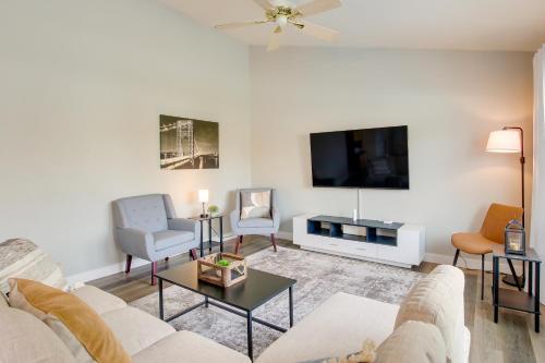 Bright Little Chute Condo with Deck and Yard! in Little Chute, USA