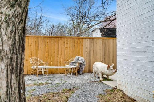 Instagrammable Home w/ Rooftop Deck, 3 bdrm Suites in Nashville, USA