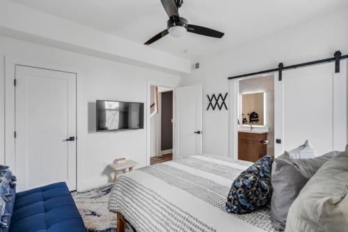 Instagrammable Home w/ Rooftop Deck, 3 bdrm Suites in Nashville, USA
