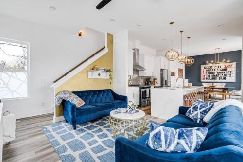 Instagrammable Home w/ Rooftop Deck, 3 bdrm Suites in Nashville, USA