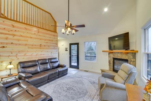 The Eagles Nest at Alpine Cabin with Fireplace!