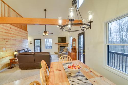 The Eagles Nest at Alpine Cabin with Fireplace!