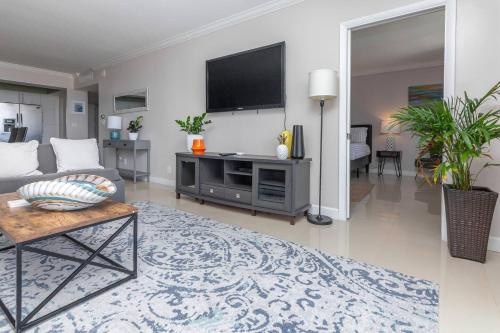 Poolside Oasis 2 Bedroom Apartment - Walking Distance to Beach in Sunny Isles Beach, USA